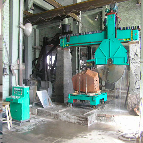 Памятник на кладбище изображение